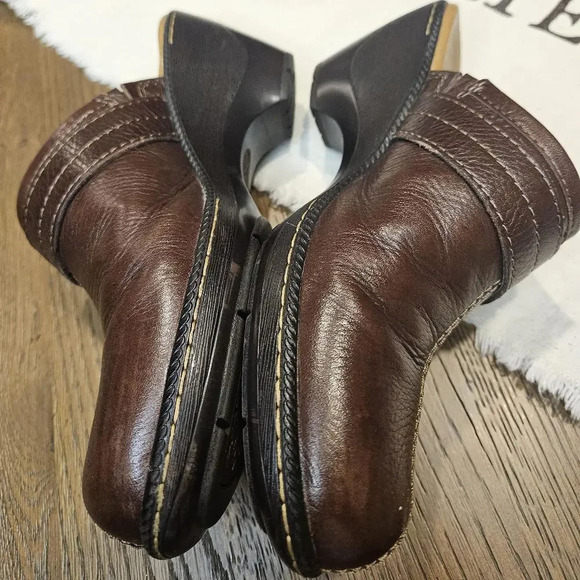 Söfft Brown Leather Clogs - Comfortable Slide-On Shoes - Picture 2 of 8